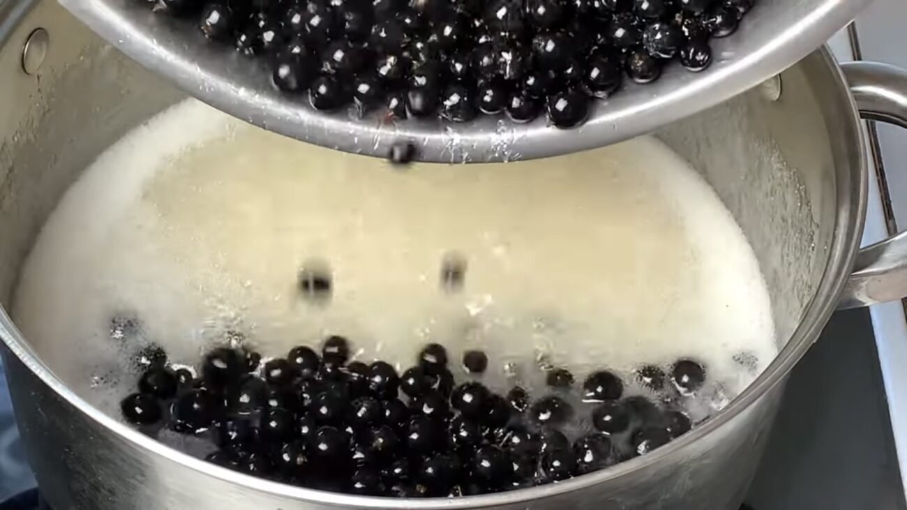 Господині поділилися рецептом варення, яке готується за 5 хвилин 