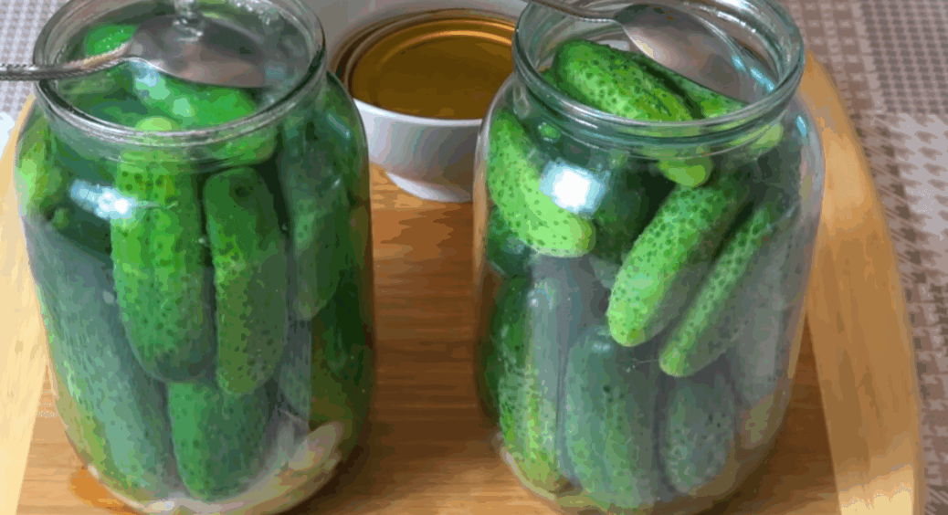 Готую маринад для огірків за рецептом тещі вже 15 років: банки не “злітають”, а зеленці хрустять до весни 