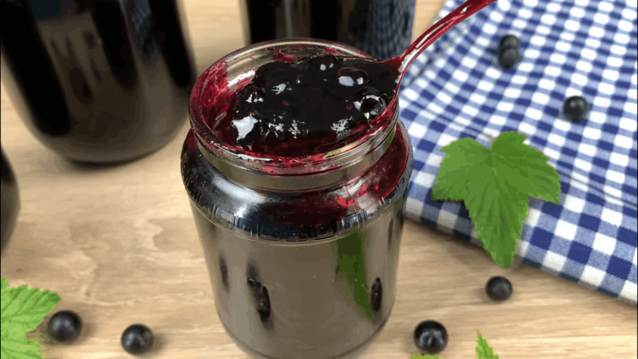 Господині розповіли, який інгредієнт допоможе загустити варення