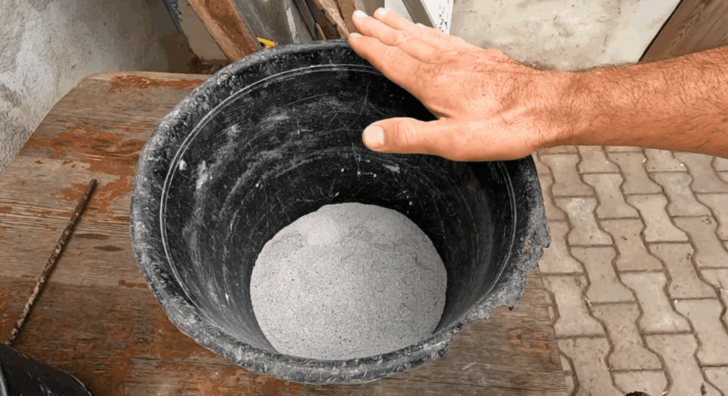 Ніколи не ллю золу просто так, це — малоефективно: додаю 1 інгредієнт і перетворюю її в “золото” для грядок 