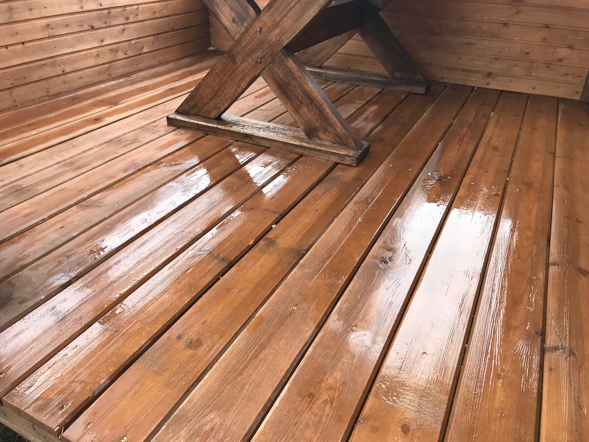 Експерти пояснили, що зробити з дерев'яною підлогою у лазні, аби вона не псувалась із часом