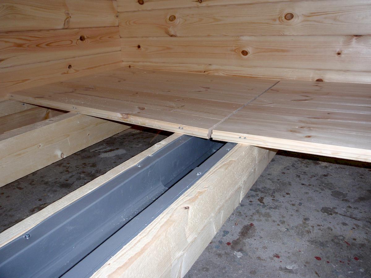 Експерти пояснили, що зробити з дерев'яною підлогою у лазні, аби вона не псувалась із часом