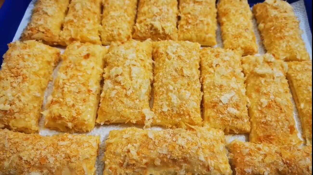 Кулінари розповіли, як приготувати смачні, повітряні тістечка з домашнім кремом