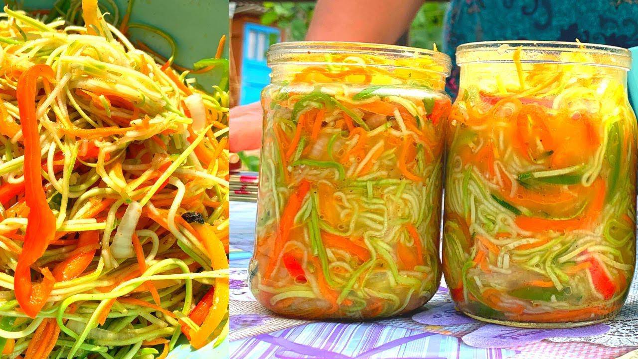 Господині поділилися простим рецептом кабачків по-корейськи у банці на зиму