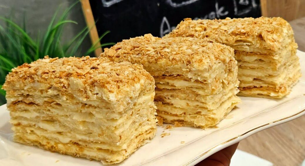 Міні-“Наполеони” з ароматним домашнім кремом: готую тістечка “Наполеошка” – смачно на всі 100%! 