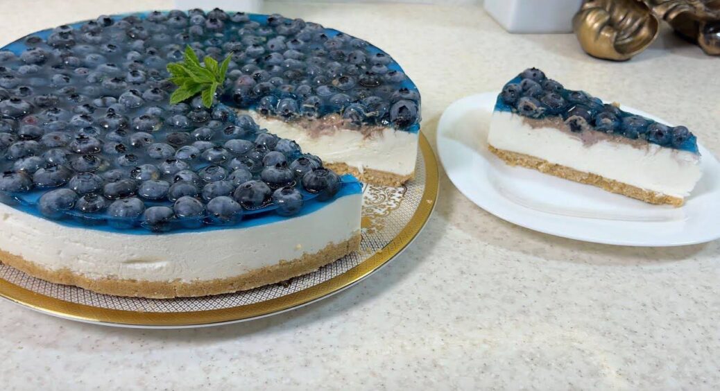 Забула про випічку! Цей ягідний чізкейк без випікання готую 4 рази на тиждень – любов з першого шматочка 