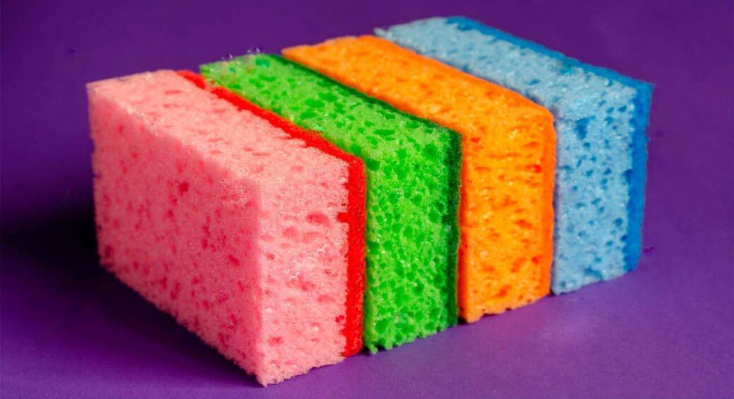 Не купуйте губки для прибирання, поки не дізнаєтесь правду: 1 помилка – і гроші на вітер, а чистоти немає 