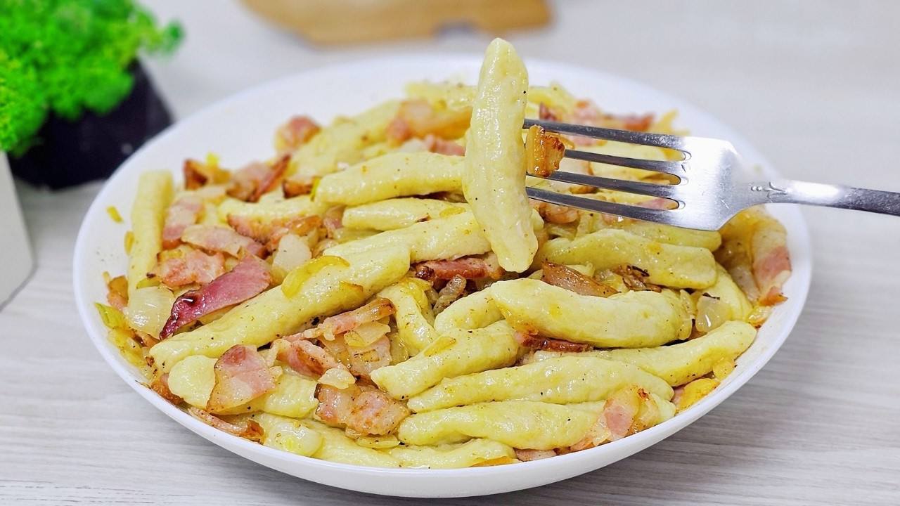 Кулінари розповіли, як приготувати картопляні галушки з капустою та грибами