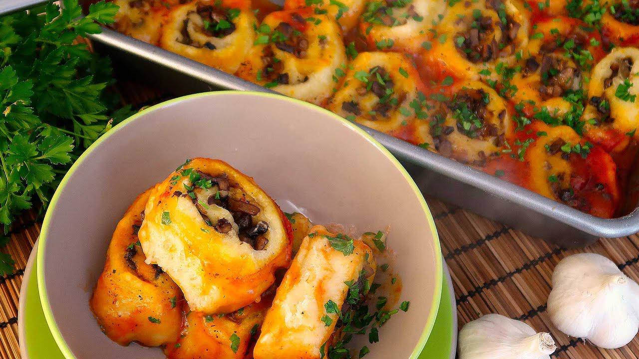 Кулінари розповіли, як приготувати смачний картопляний рулет з грибами