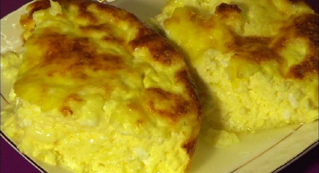 2 курячі яйця + 1 пачка сиру – смакота на сім’ю готова: супер-сніданок, який мене навчила готувати бабуся 