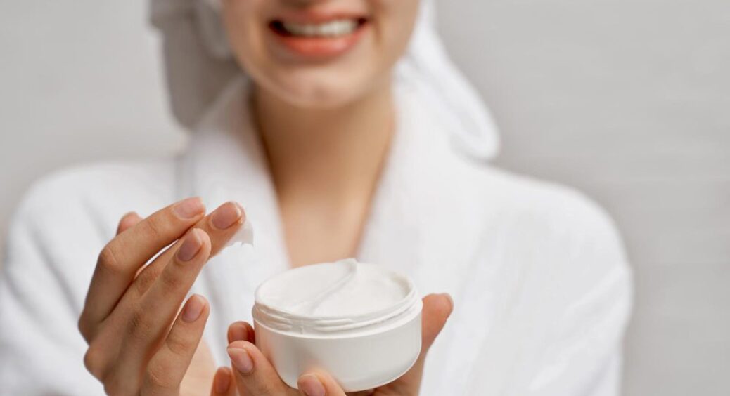 Бюджетна знахідка року чи гроші на вітер? У “Єві” цей крем коштує 35 грн: виробляє Україна 