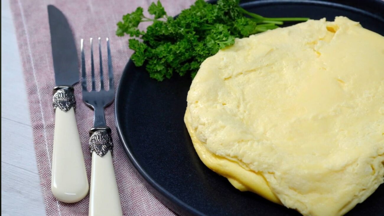 Кулінари розповіли, як приготувати смачний омлет із 3-х інгредієнтів