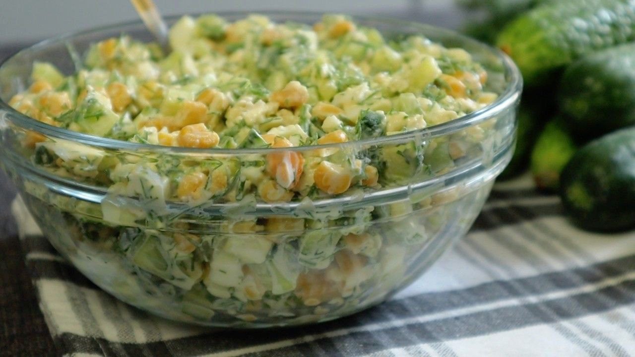 Кулінари поділилися простим рецептом цікавого салату із свіжих огірків