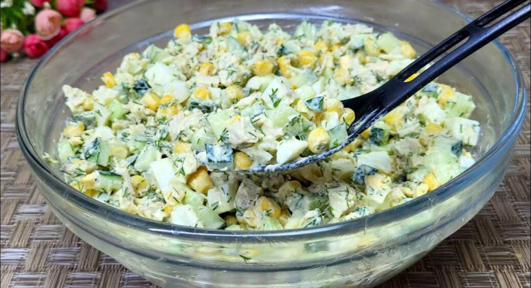 Не встигаю збирати огірки: готую незвичайний салат на кожен день. Така смакота зі звичайних дачних огірків 