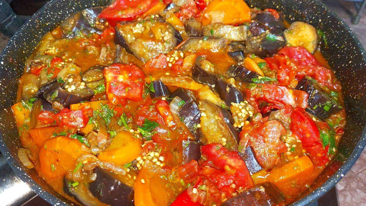 Кулінари розповіли, як приготувати овочеве рагу з баклажаном, перцем та зеленню