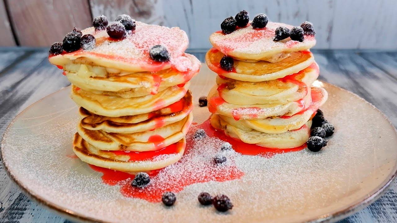 Кулінари розповіли, як приготувати вівсяні панкейки з грушею та корицею