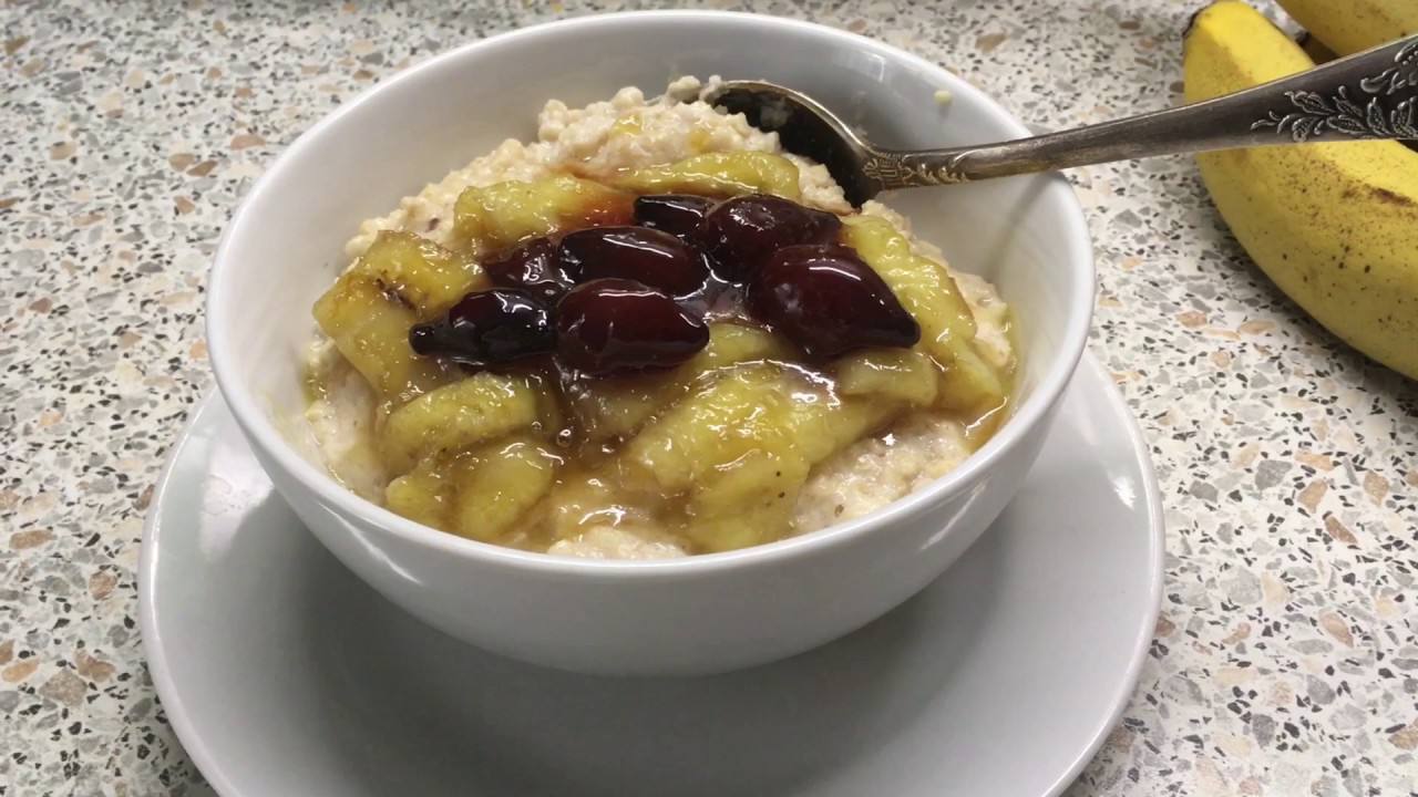 Кулінари поділилися простим рецептом смачної вівсянки з бананом та горіхами