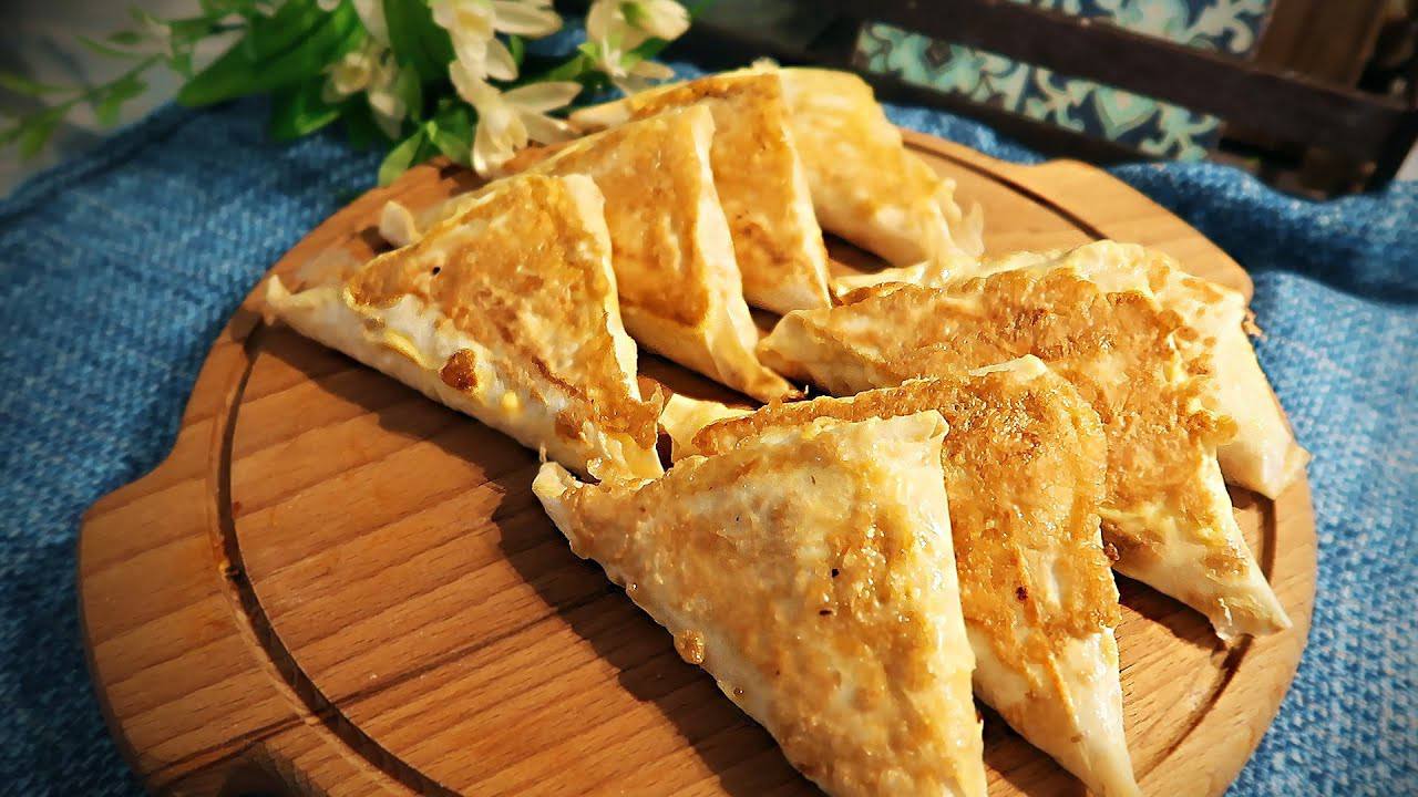 Кулінари розповіли, як приготувати конвертики з крабовими паличками на сковороді