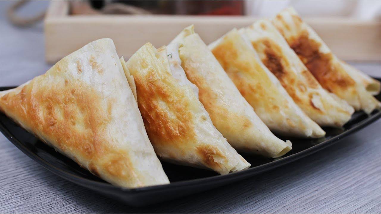 Кулінари розповіли, як приготувати конвертики з крабовими паличками на сковороді