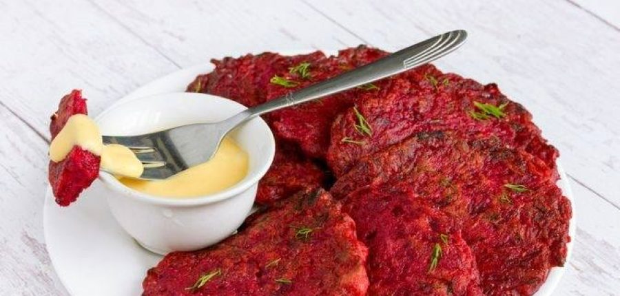 Кулінари назвали рецепт смачних оладок з буряка