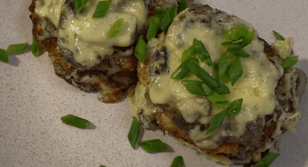 Подала “Деруни по-королівськи” — чоловік спитав, де в місті так готують: у відповідь – моя монарша посмішка 