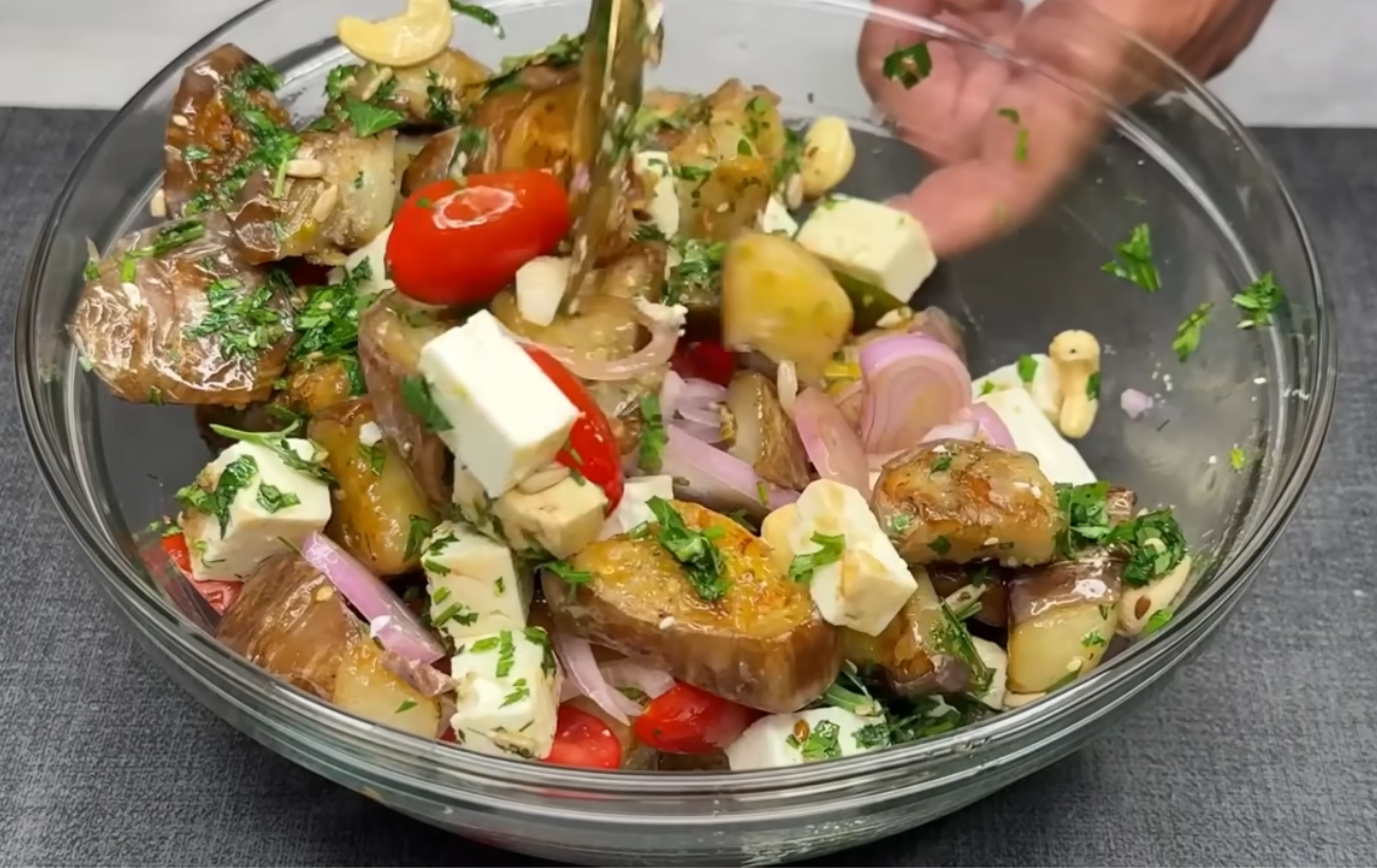 Кулінари розповіли, як приготувати теплий салат з баклажанів