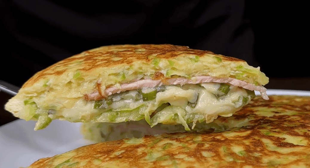 Смачна та проста запіканка з кабачків, смажених на сковороді: лише 4 інгредієнти, а смакує наче з ресторану 