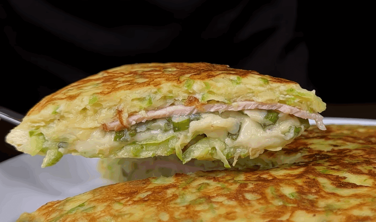 Кулінари розповіли рецепт кабачкової запіканки на сковороді