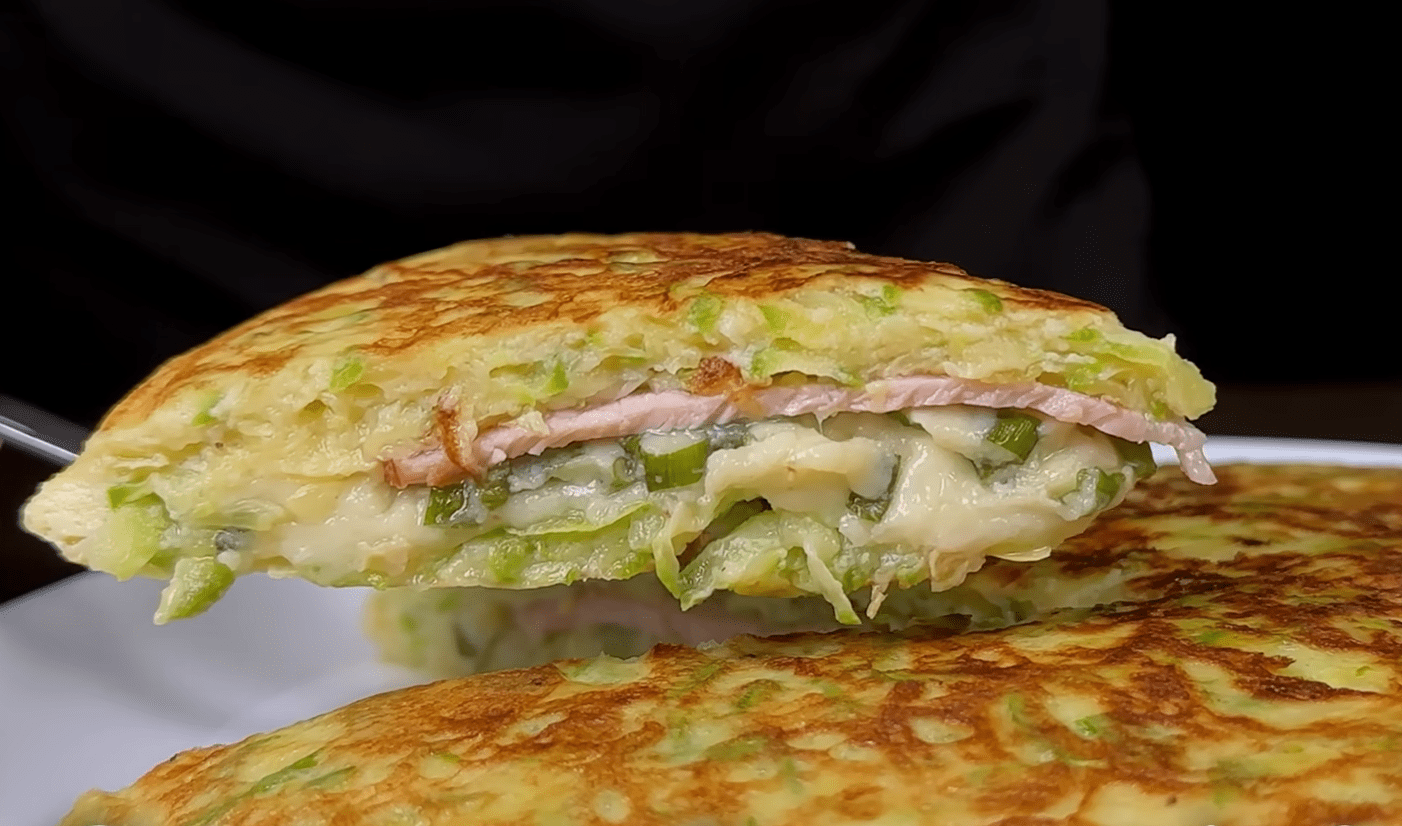 Кулінари розповіли рецепт кабачкової запіканки на сковороді