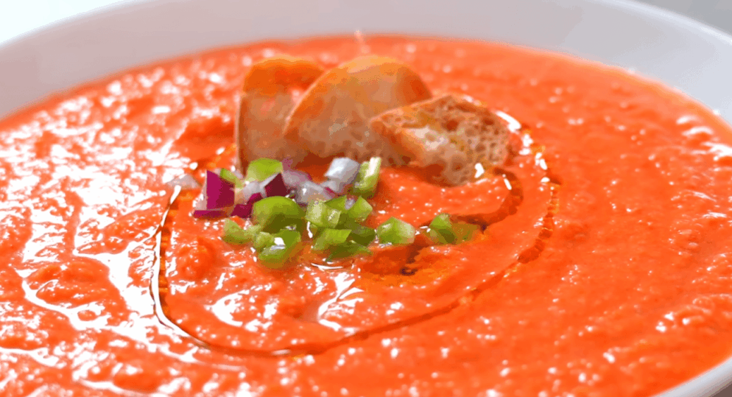 Окрошка й поряд не стоїть: іспанський суп ґаспачо робить літо прохолодним за 5 хвилин. Ні плити, ні каструлі 