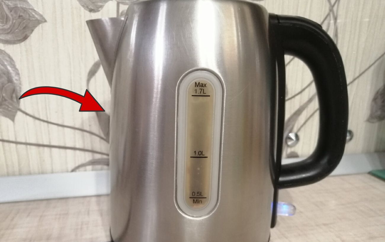 Експерти розповіли, як легко і швидко почистити чайник