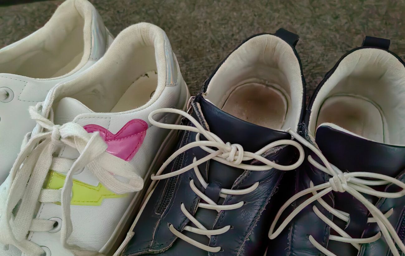 Господині розповіли, як прибрати неприємний запах зі взуття
