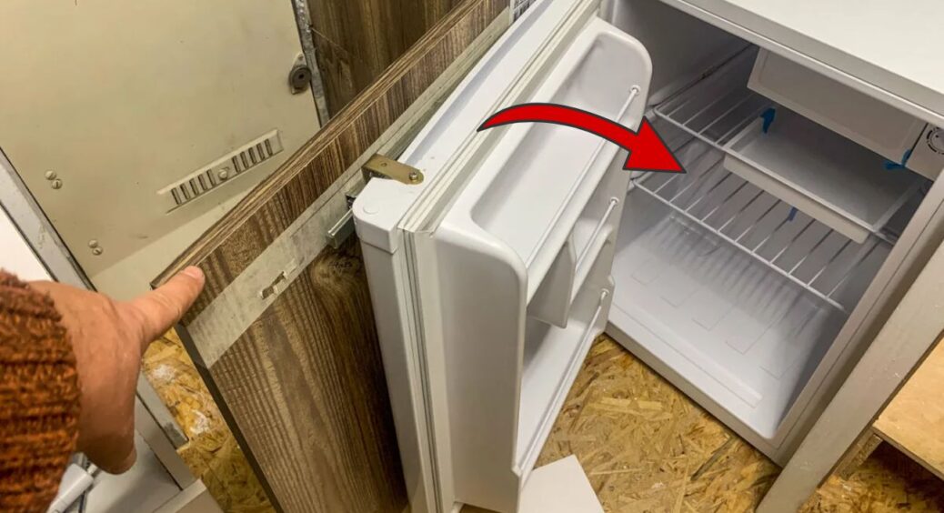 За 15 хв очистила “крижаний” наліт на стінці холодильника: не терла і не шкребла – напшикала і забула! 