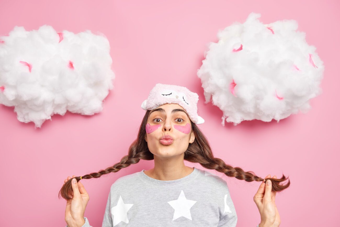 Експерти сказали, чи корисно заплітати косичку на ніч