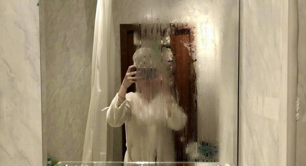 Роблю 1 рух перед душем – і дзеркало не пітніє: цей лайфхак економить час і дозволяє спати на 2 години довше 