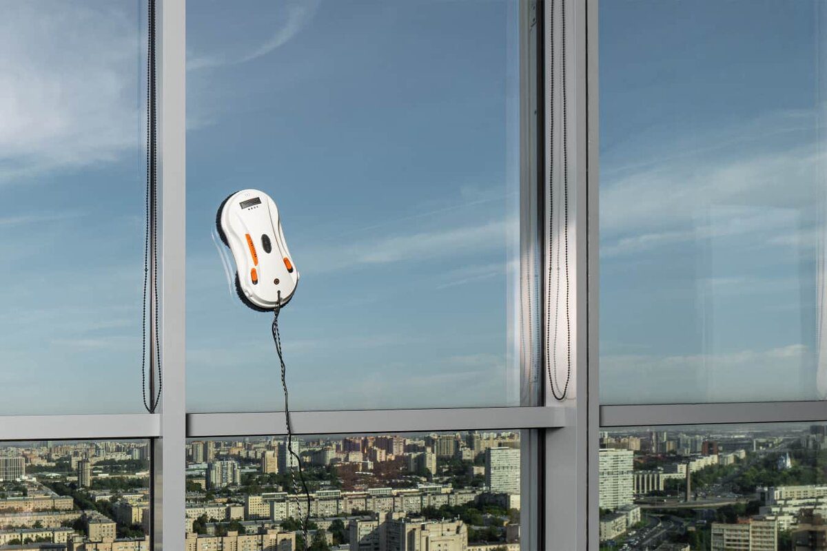 Експерти пояснили, як вимити вікна, аби вони довго залишались чистими та прозорими