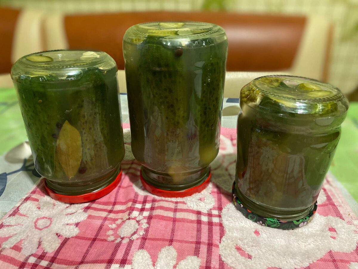 Господиням порадили не додавати в консервацію з огірками простий продукт, аби вони не вибухали