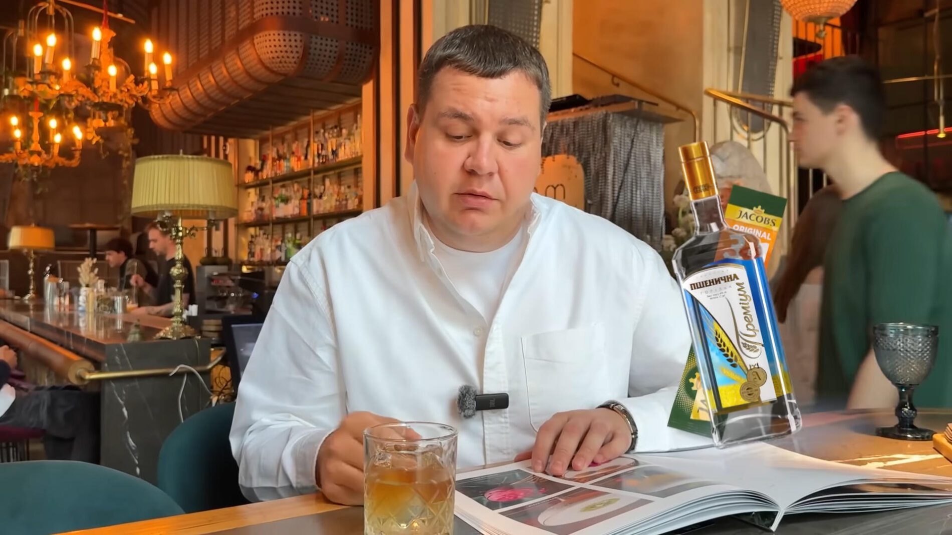 Дмитро Чикало показав їжу та ціни в ресторані Ектора Хіменеса-Браво Дмитро Чикало показав їжу та ціни в ресторані Ектора Хіменеса-Браво