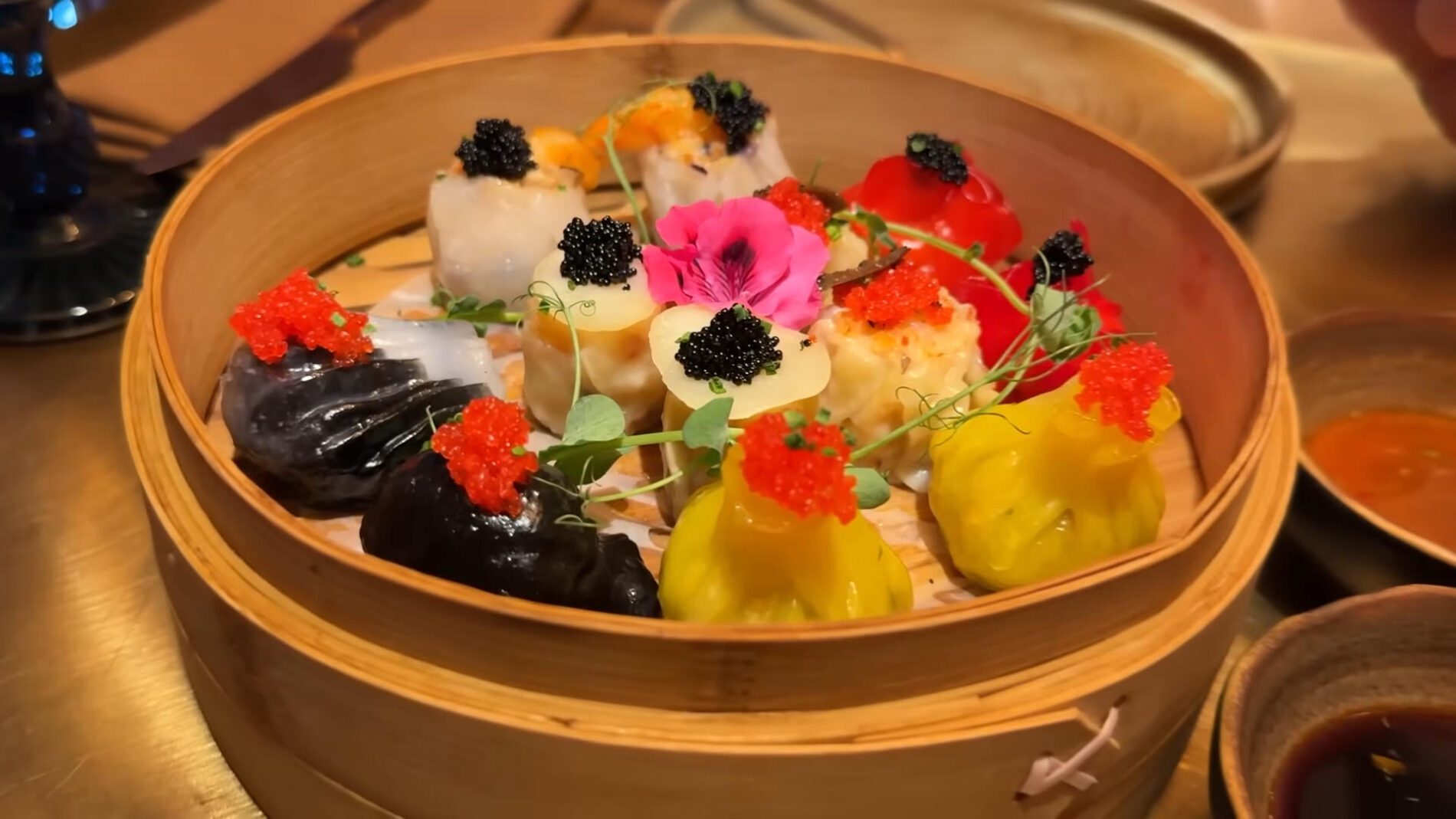 Дмитрейшен із 13 сезону МастерШеф показав ресторан Ектора Хіменеса-Браво Дмитрейшен із 13 сезону МастерШеф показав ресторан Ектора Хіменеса-Браво