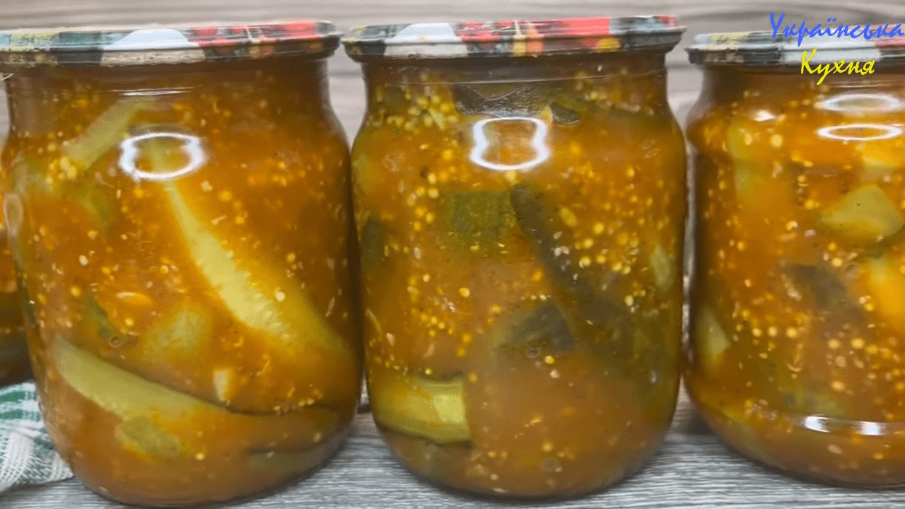 Експерти розповіли, як приготувати огірки в соусі сацебелі