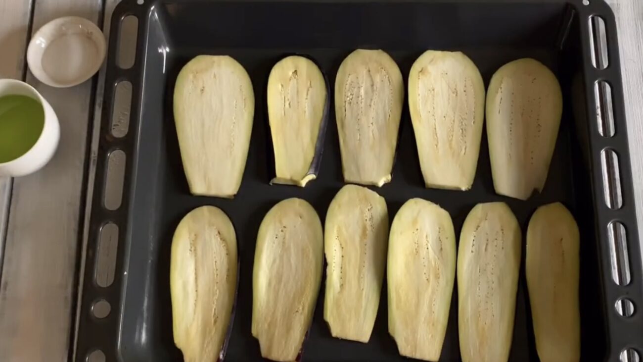 Господині розповіли, як приготувати смачні баклажани в духовці 