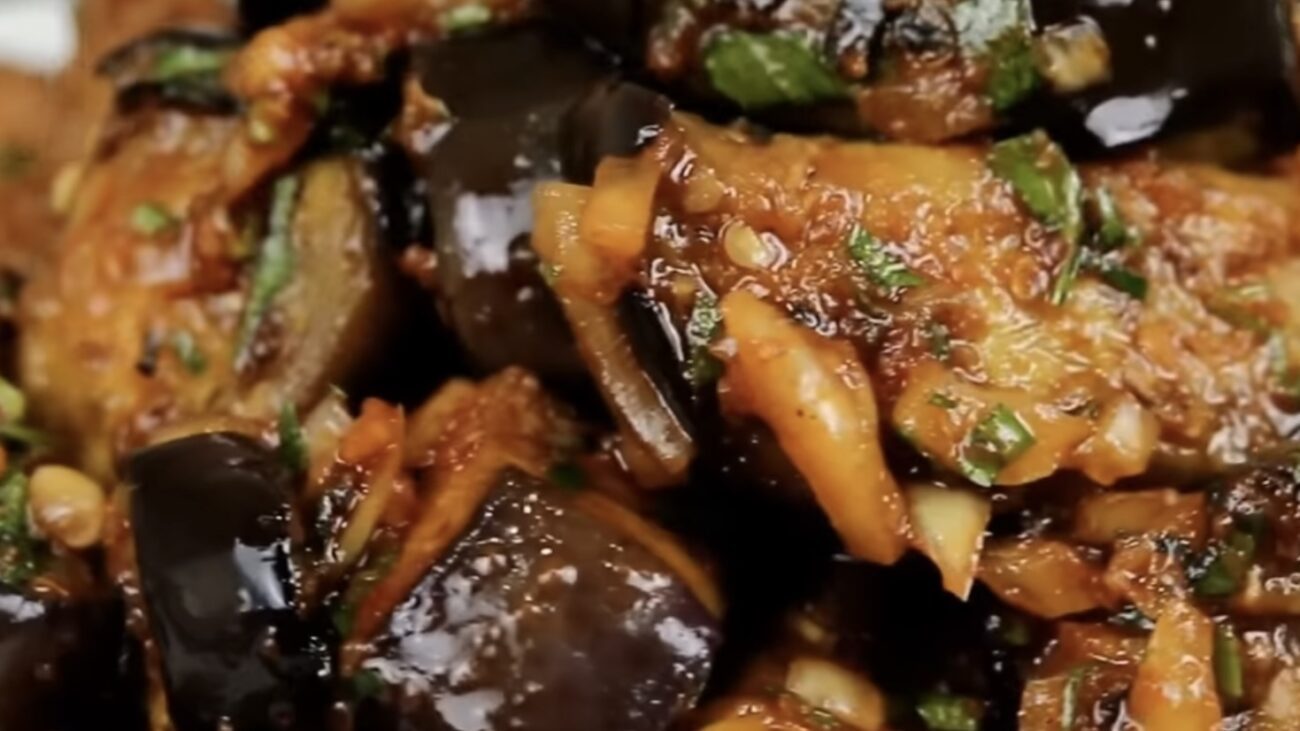 Господині розповіли, як приготувати смачну закуску із баклажанів Господині розповіли, як приготувати смачну закуску із баклажанів