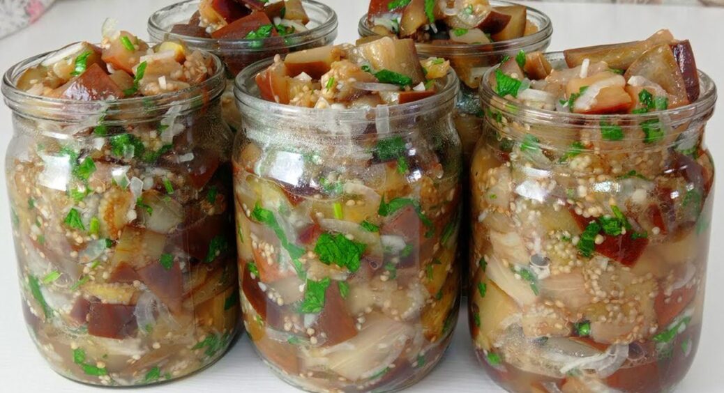 Рецепт цих баклажанів буду передавати дітям у спадок! “Ульотний” консервований салат на закуску взимку 