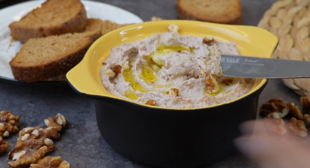 Найсмачніша у світі намазка на хліб з 4 інгредієнтів: ніжніше за червону ікру та дешевше у 17 разів 