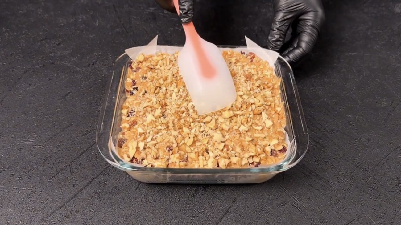 Господині розповіли, як приготувати дуже смачний пиріг без цукру і борошна 