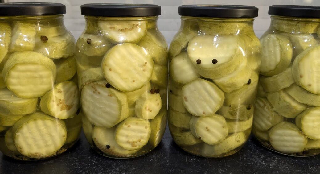 З таким маринадом на кабачки взимку смакують як молоді – хрусткі та соковиті: смакота – не передати словами 