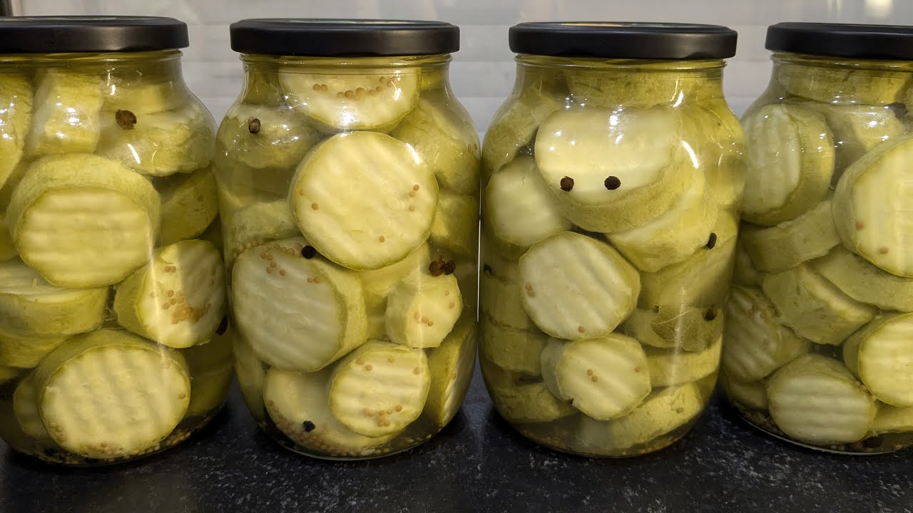 Господині розповіли, як приготувати смачний маринад для кабачків 