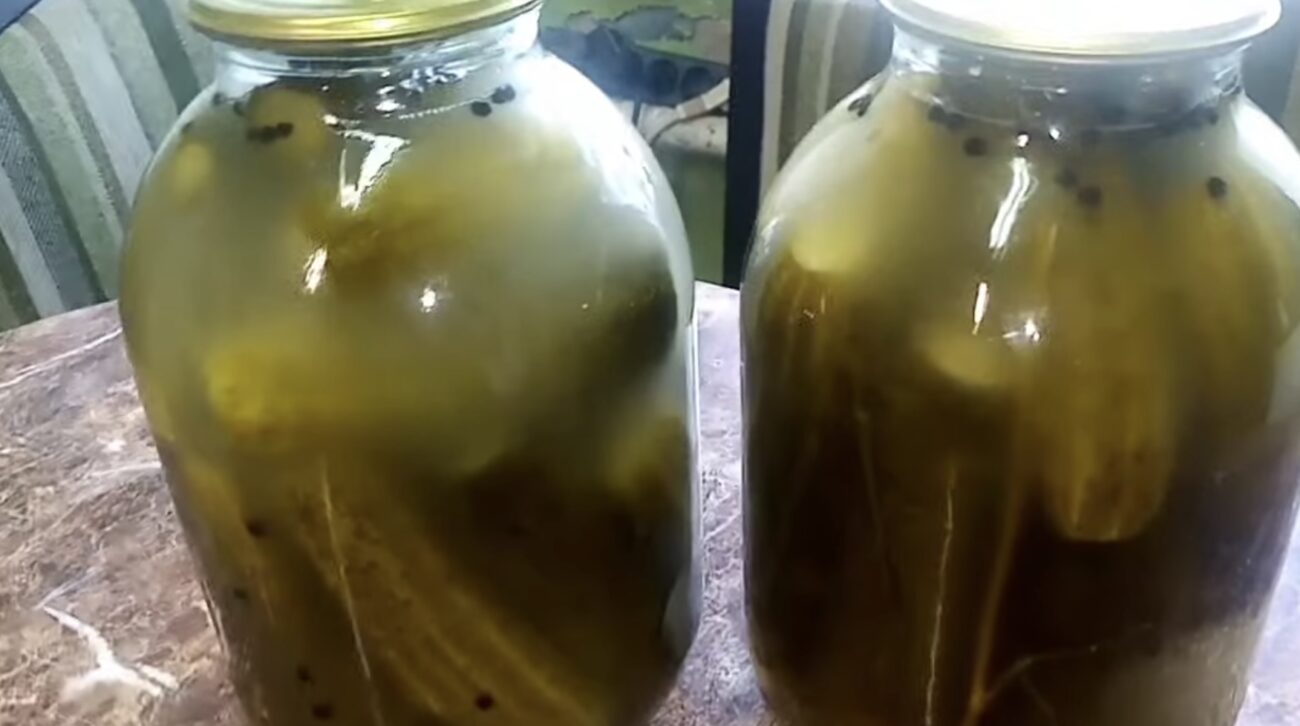 Господині розповіли, через яку спецію маринад для консервації мутнішає 