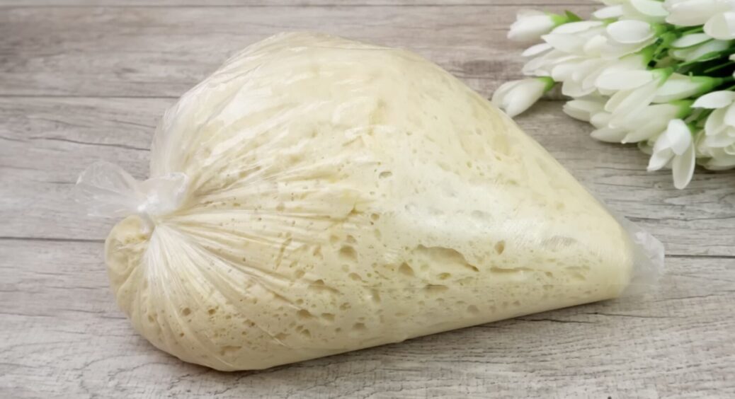 Всі питають, як у мене будь-яке тісто виходить вдалим — і млинці, і піца, і чебуреки: 1 ложка “цього”, і все 