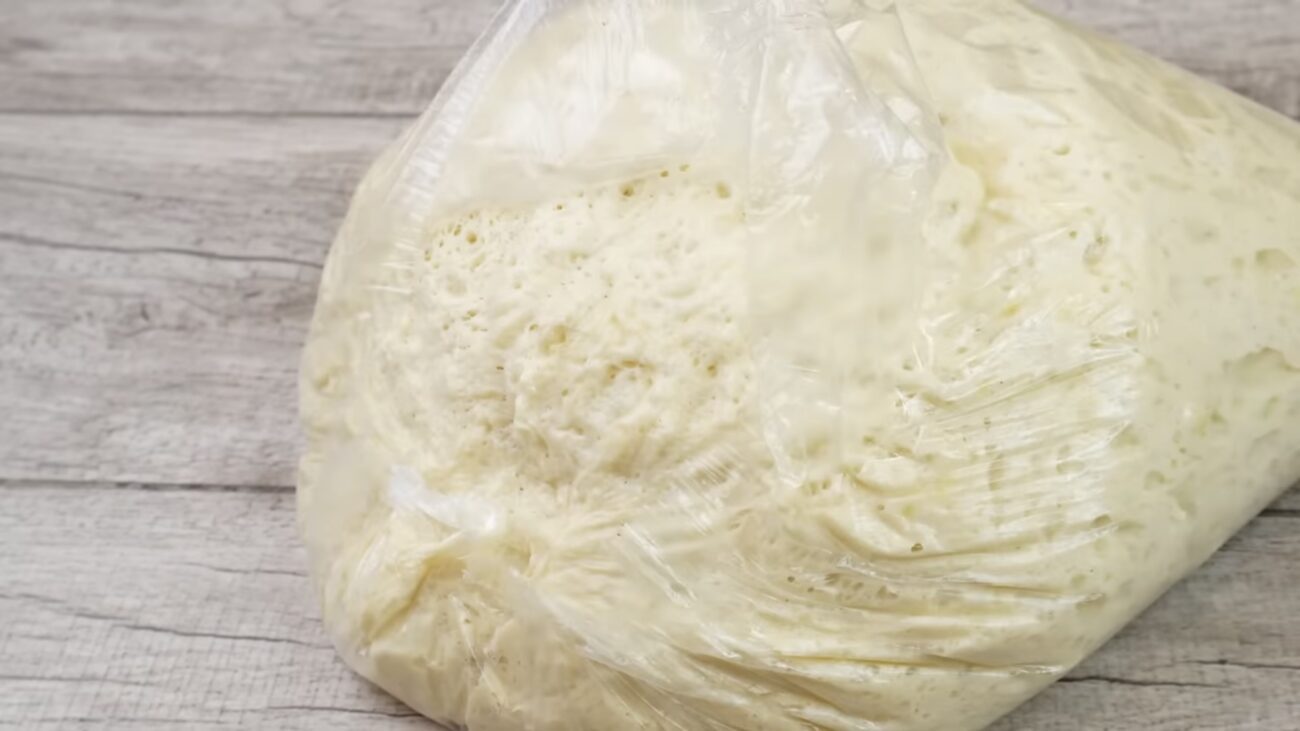 Господині розповіли, як приготувати тісто, яке можна зберігати у пакеті дотижня 